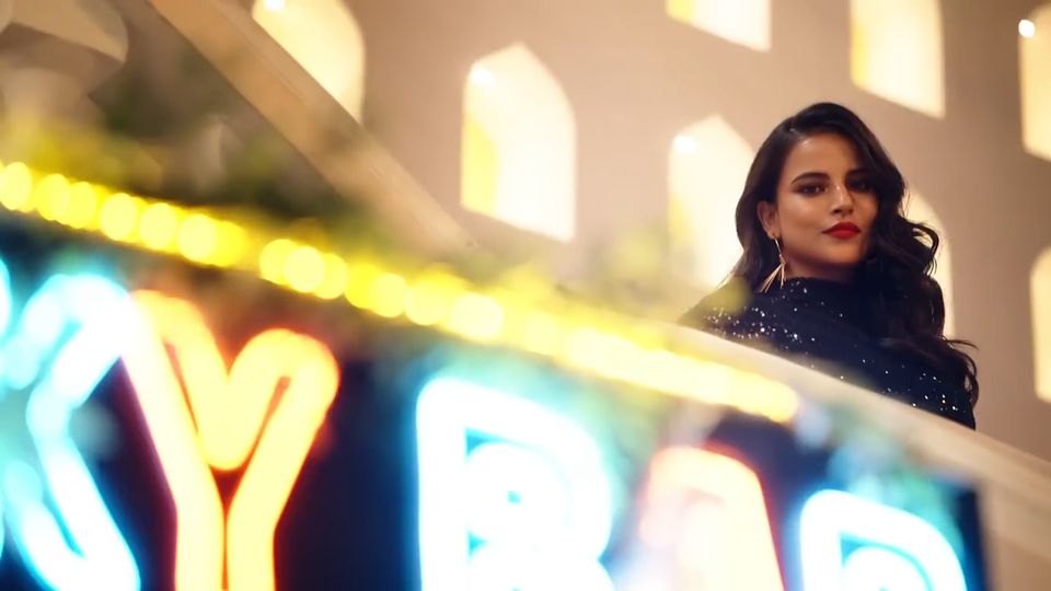 Frame 1 from Chadhe Na