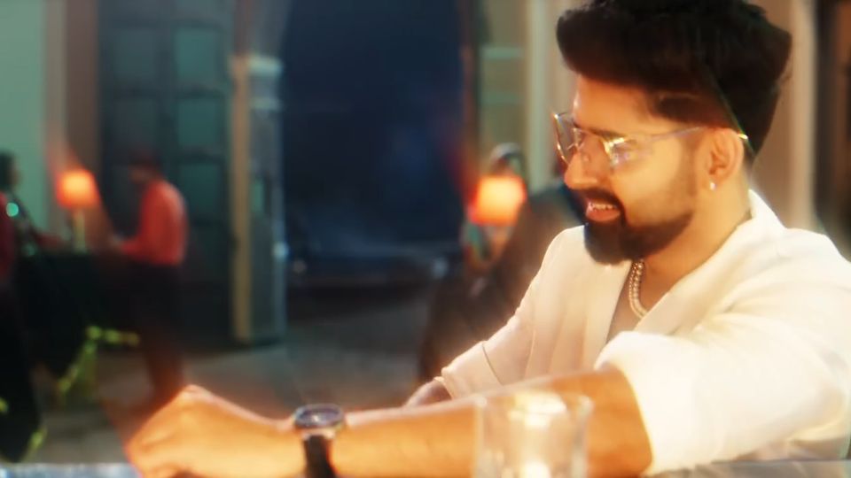 Frame 2 from Chadhe Na