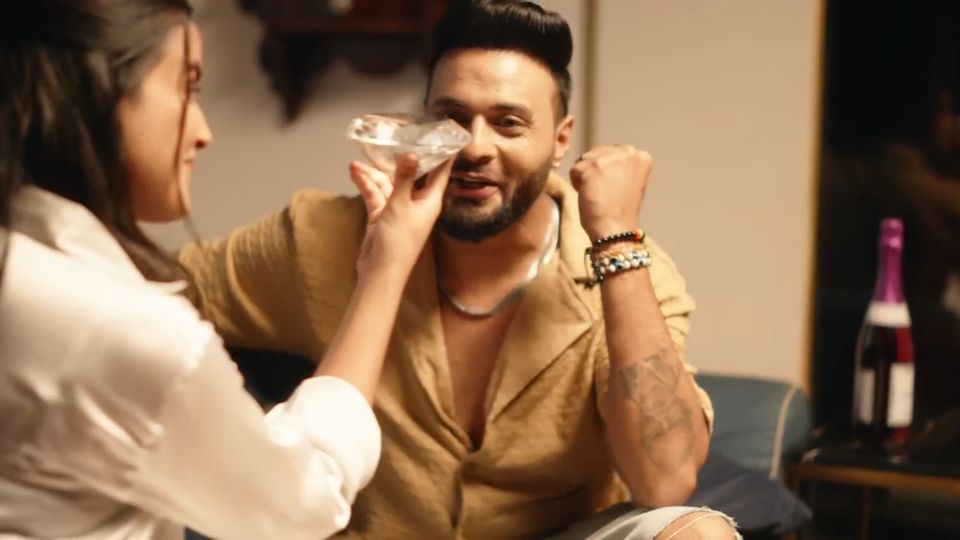 Frame 3 from Chadhe Na