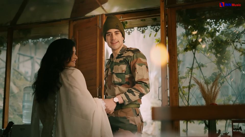 Frame 2 from Chale Aao
