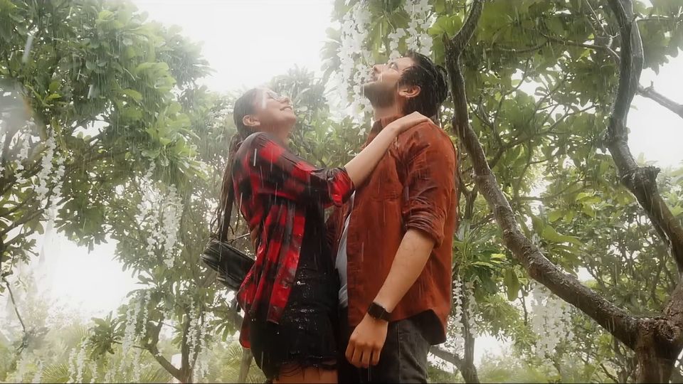 Frame 3 from Chale Aatein Hai
