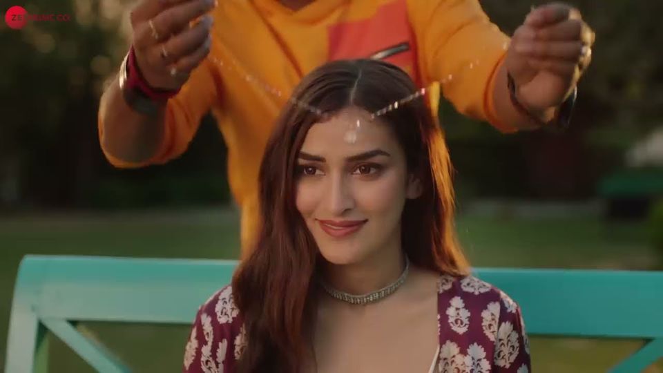 Frame 2 from Chehre Pe Tere