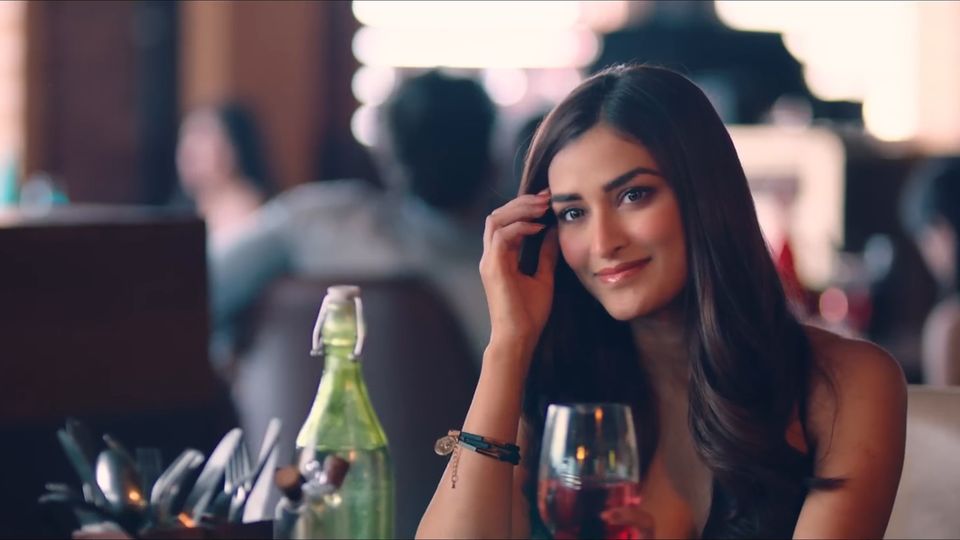 Frame 2 from Ek Baat Keh Raha Hoon