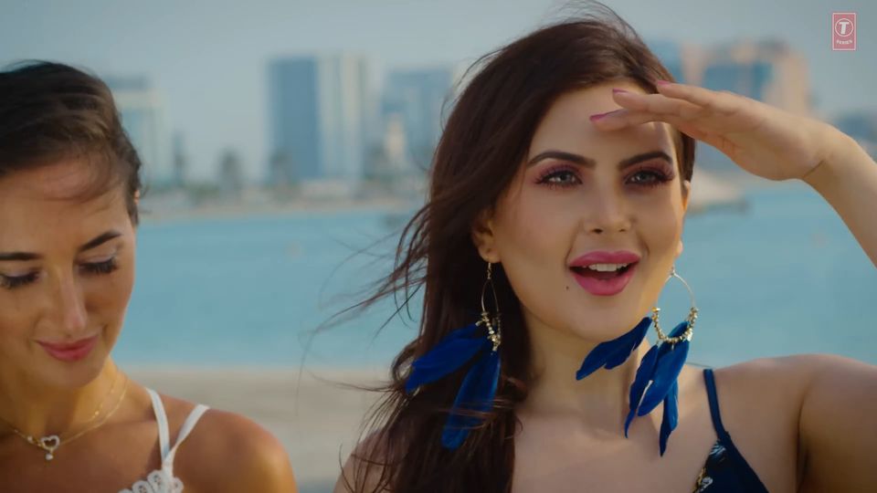 Frame 1 from Hold My Kamariya