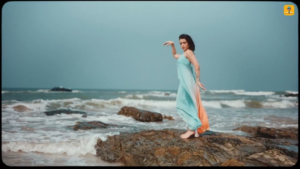 Frame 2 from Paagal Hoya