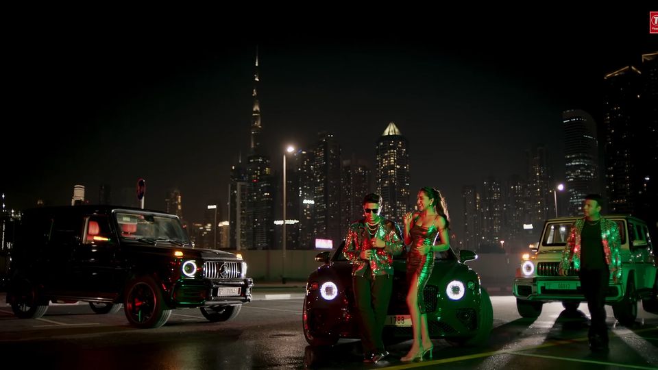 Frame 1 from Paise Wale Chhore