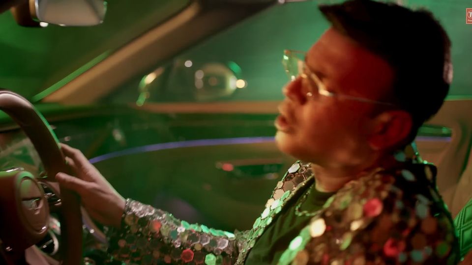Frame 3 from Paise Wale Chhore