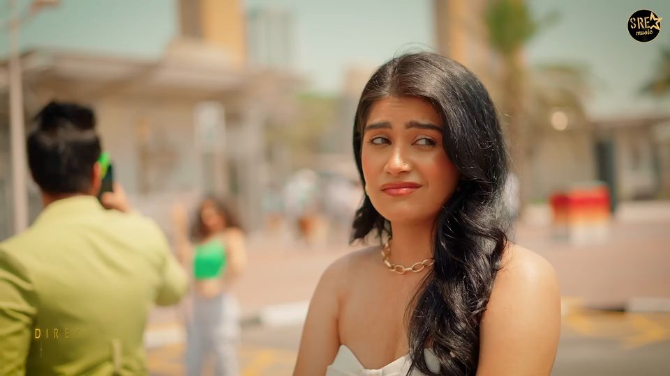 Frame 1 from Photo Laya